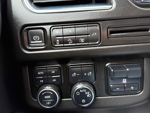 Used 2022 Chevrolet Tahoe Z71 w/ Off-Road Capability Package image 15