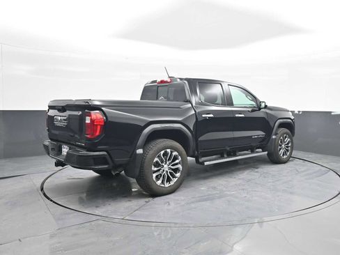 Used 2023 GMC Canyon Denali image 8