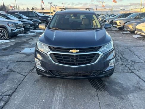 Used 2018 Chevrolet Equinox LT image 2