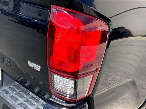 Used 2019 Toyota Tacoma 2WD Double Cab image 32