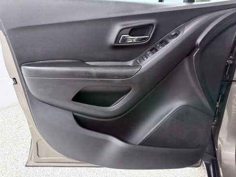 Used 2022 Chevrolet Trax LT w/ Driver Confidence Package AWD/4WD image 14