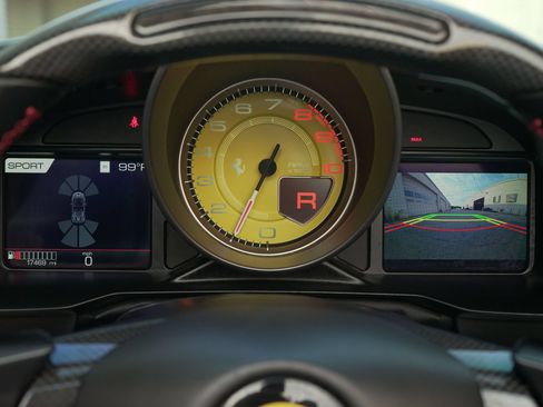 Used 2021 Ferrari F8 Tributo RWD image 20