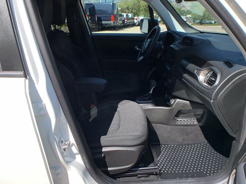 Used 2023 Jeep Renegade Latitude w/ Premium Group AWD/4WD image 24