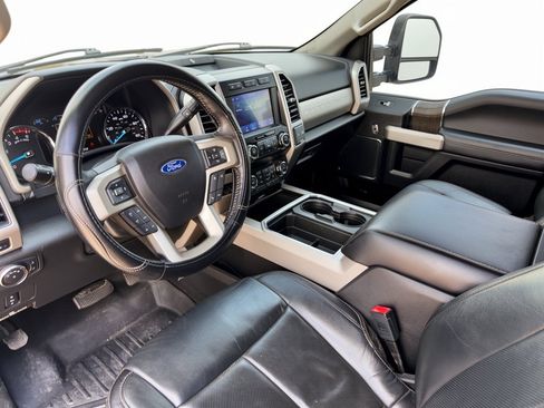 Used 2020 Ford F250 Lariat w/ Lariat Value Package AWD/4WD image 4