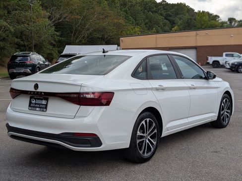 Used 2026 Volkswagen Jetta Sport FWD image 9