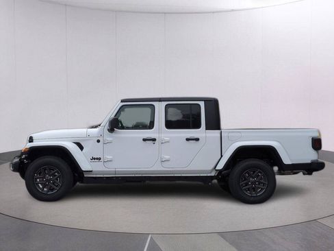 New 2026 Jeep Gladiator Sport AWD/4WD image 2