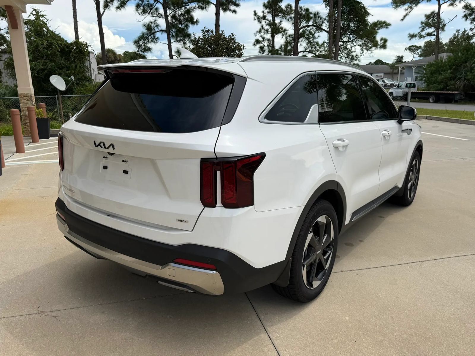 Used 2025 Kia Sorento EX FWD image 4