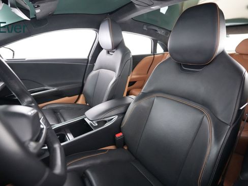 Used 2023 Lucid Air Touring image 4