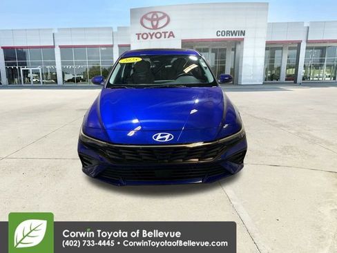Used 2025 Hyundai Elantra Limited image 3
