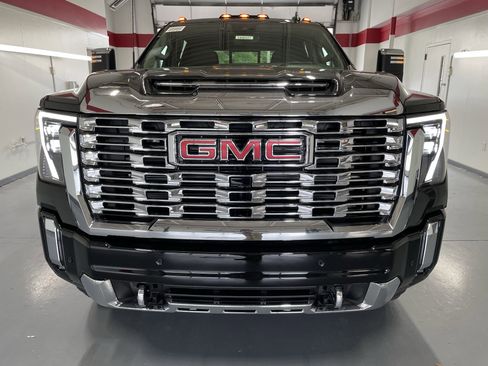New 2026 GMC Sierra 2500 Denali w/ Denali Reserve Package AWD/4WD image 2