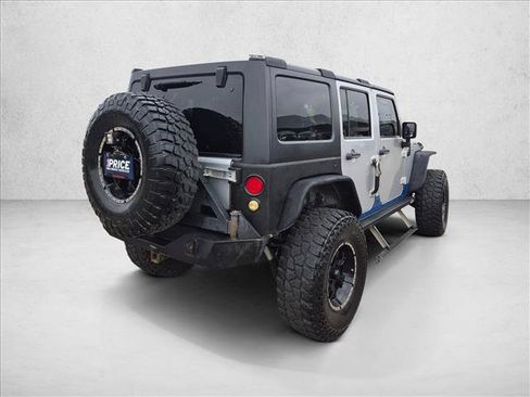 Used 2012 Jeep Wrangler Unlimited Rubicon w/ Connectivity Group AWD/4WD image 5