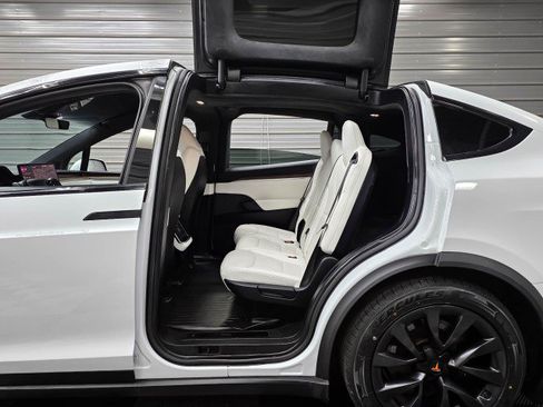 Used 2022 Tesla Model X AWD/4WD image 17