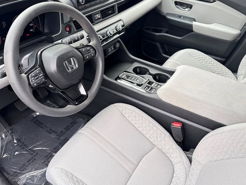 Used 2023 Honda Pilot LX image 4