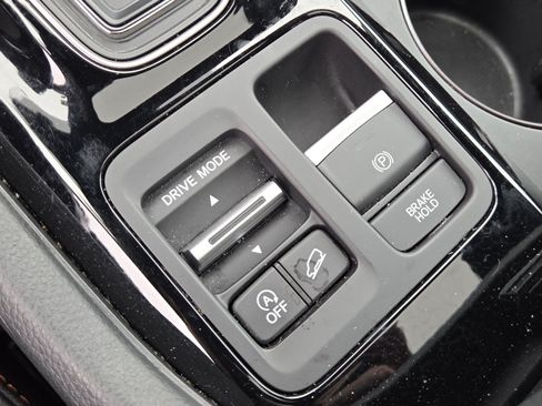 Used 2025 Honda Pilot TrailSport image 32