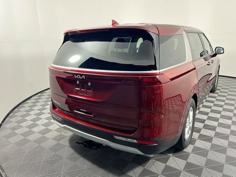 Used 2023 Kia Carnival LX FWD image 3