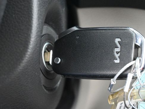 Used 2025 Kia Soul LX w/ LX Technology Package FWD image 20