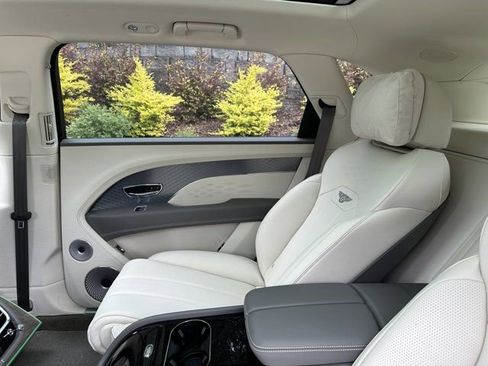 New 2024 Bentley Bentayga Extended Wheelbase image 39