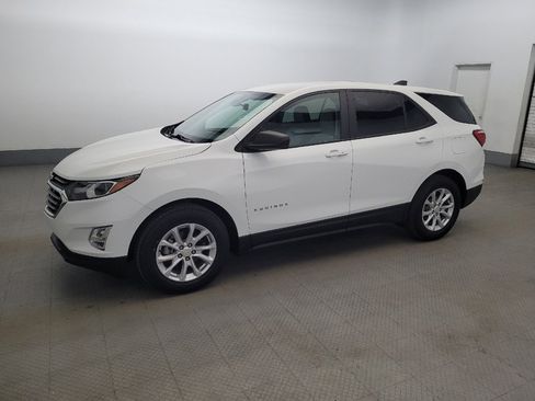 Used 2021 Chevrolet Equinox LS w/ LS Convenience Package image 2