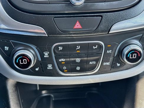 Used 2020 Chevrolet Equinox Premier FWD image 19