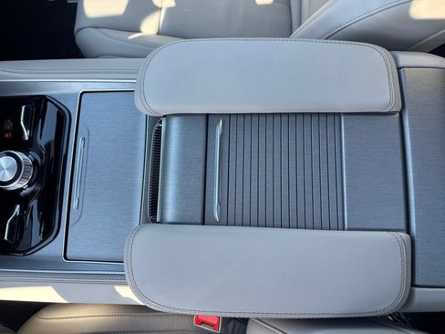 New 2026 Jeep Grand Wagoneer Limited AWD/4WD image 38