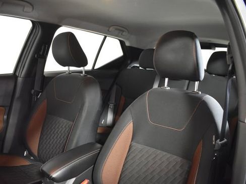 Used 2021 Nissan Kicks SR w/ Interior Electronics Package FWD image 10