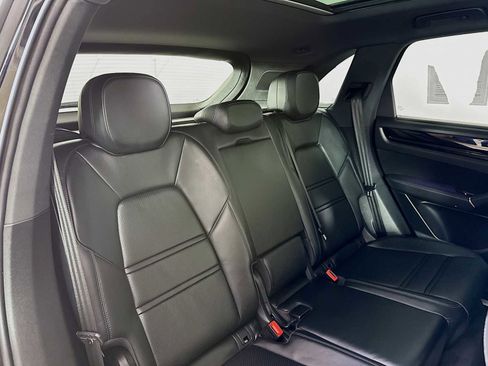 Used 2022 Porsche Cayenne image 26