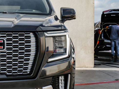 Used 2021 GMC Yukon Denali w/ Denali Premium Package image 53