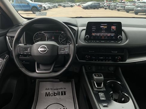 Used 2025 Nissan Rogue SV FWD image 13