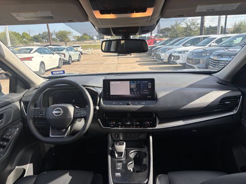 Used 2026 Nissan Rogue SL FWD image 35