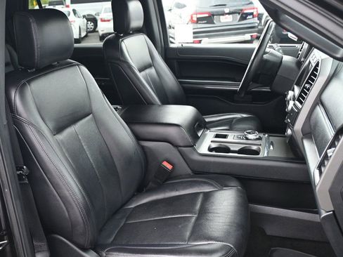 Used 2019 Ford Expedition XLT w/ Equipment Group 202A RWD image 14