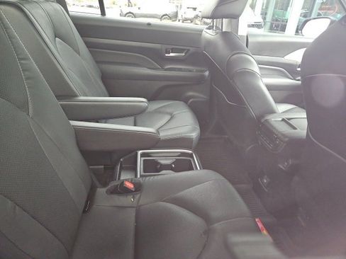Used 2024 Toyota Grand Highlander Limited image 8