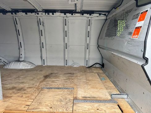Used 2015 Chevrolet Express 3500 RWD image 14
