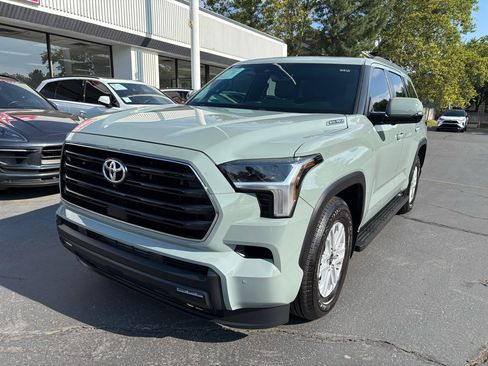 Used 2025 Toyota Sequoia SR5 w/ SR5 Premium Package AWD/4WD image 16