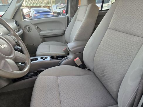 Used 2005 Jeep Liberty Renegade image 15