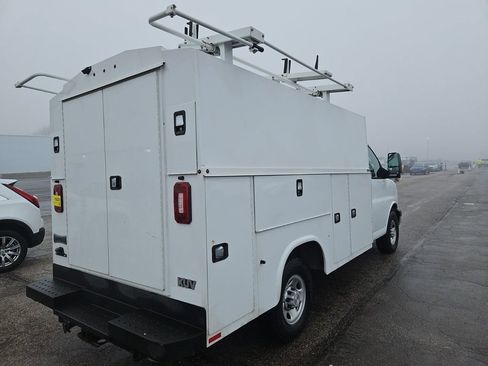 Used 2022 Chevrolet Express 3500 w/ Power Convenience Package image 6