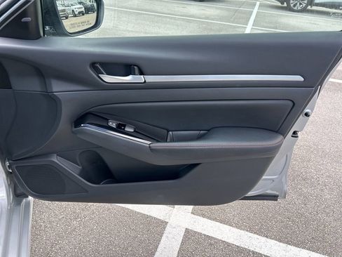 Certified 2025 Nissan Altima 2.5 SR FWD image 42