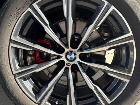 Used 2023 BMW X5 xDrive40i w/ M Sport Package image 5