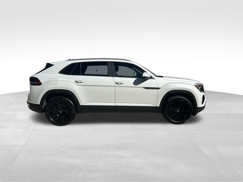 New 2026 Volkswagen Atlas Cross Sport SE FWD image 3