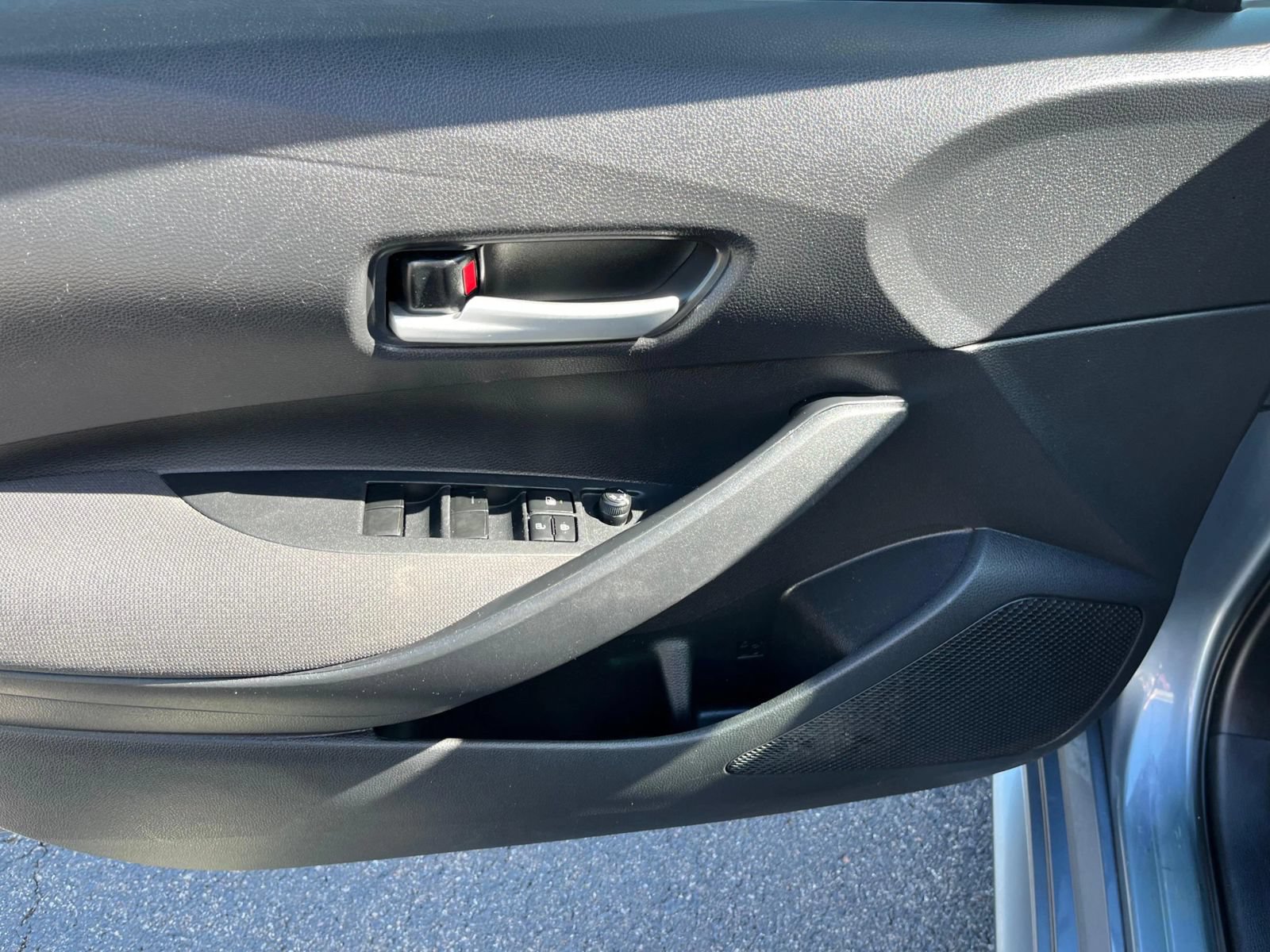Used 2020 Toyota Corolla LE FWD image 39