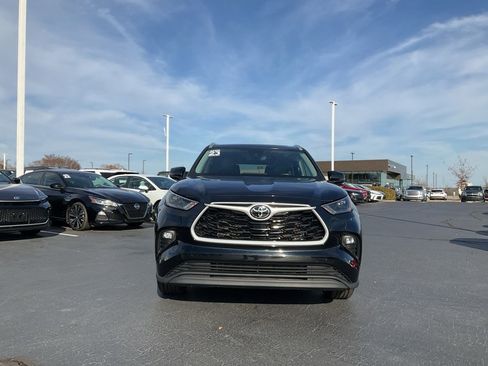 Used 2023 Toyota Highlander XLE image 24