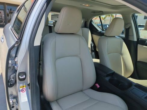 Used 2011 Lexus CT 200h Premium FWD image 32