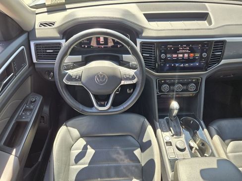 Used 2022 Volkswagen Atlas SEL Premium image 16