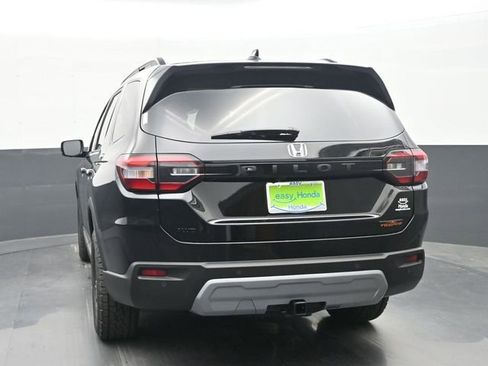 Used 2025 Honda Pilot TrailSport image 6