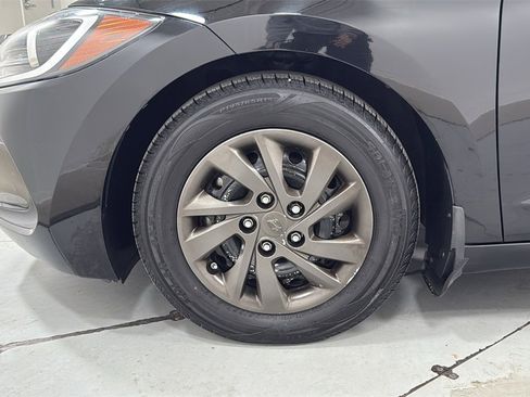 Used 2017 Hyundai Elantra SE w/ Cargo Package image 24
