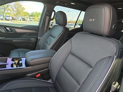 Used 2025 Buick Enclave Sport Touring w/ Power Package FWD image 21