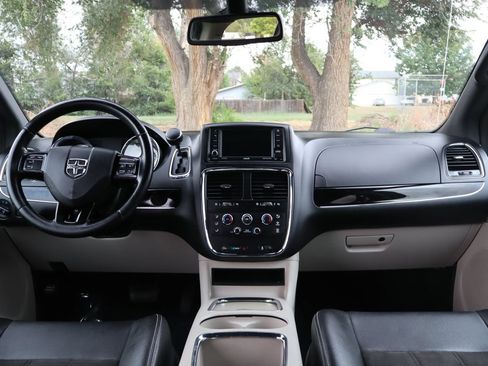 Used 2020 Dodge Grand Caravan SXT FWD image 15