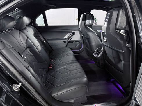 Used 2023 BMW 760i xDrive w/ Executive Package image 29