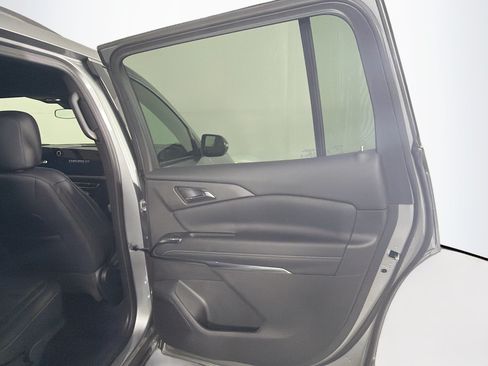 Used 2025 Chevrolet Traverse LT FWD image 31
