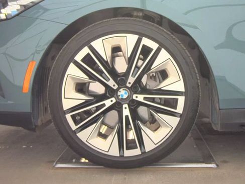 Used 2026 BMW 540i xDrive w/ Premium Package AWD/4WD image 10