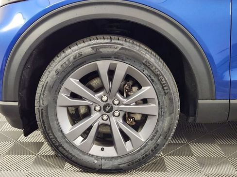 Used 2022 Ford Explorer XLT w/ Equipment Group 202A AWD/4WD image 22